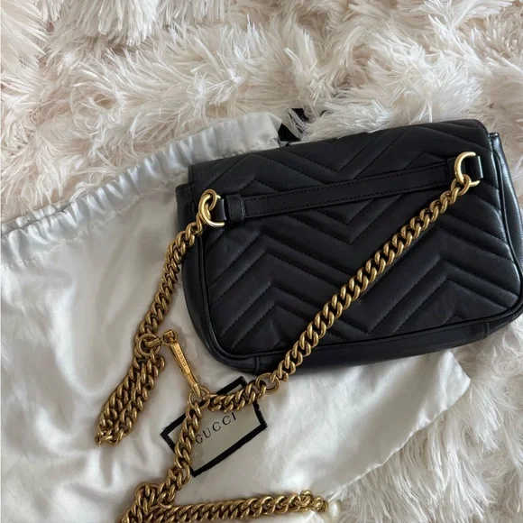 🌟Rare Gucci🌟 Pearl Bag with Gold Chain
Shoulder/ crossbody / belt bag - Picture 3 of 8